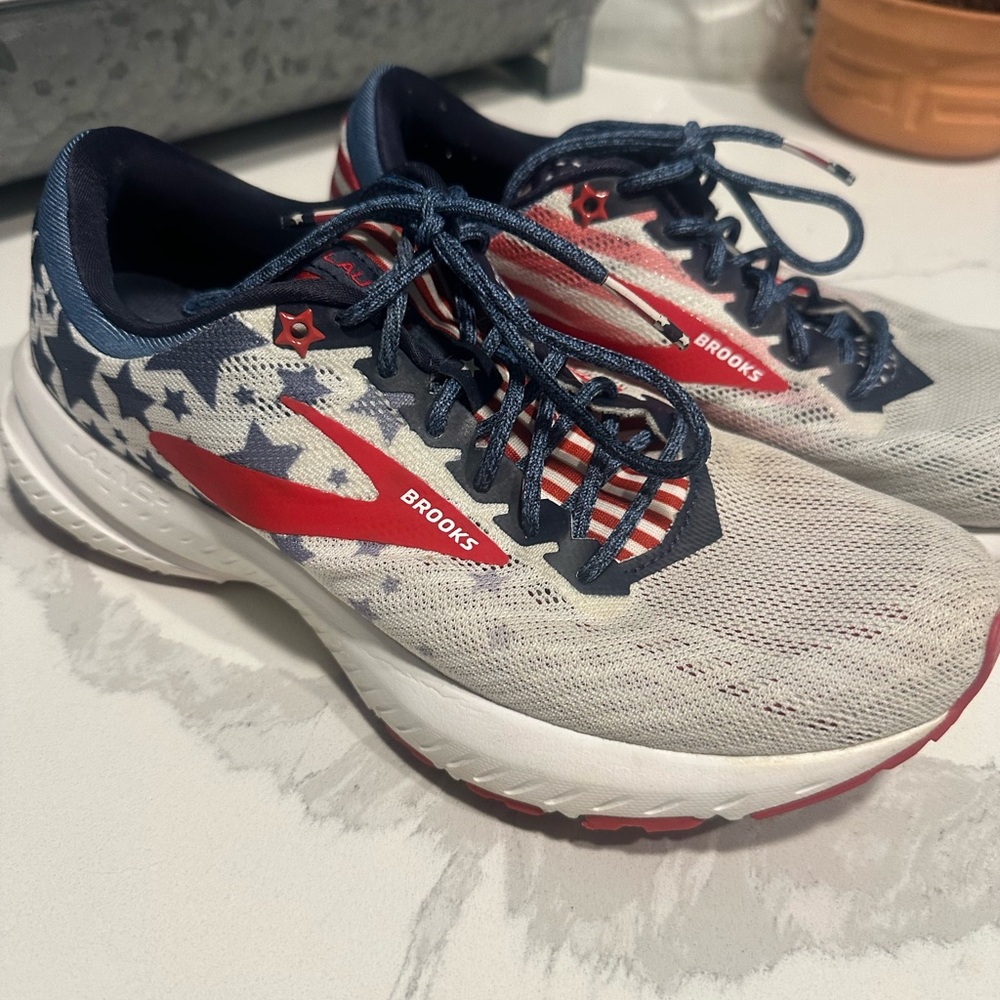 Brooks (limited edition) women’s Sneakers - Navy, Red, and White - Picture 3 of 8